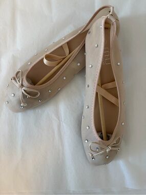 Women's Nude Pearl-Stud Ballet Flats with Bow